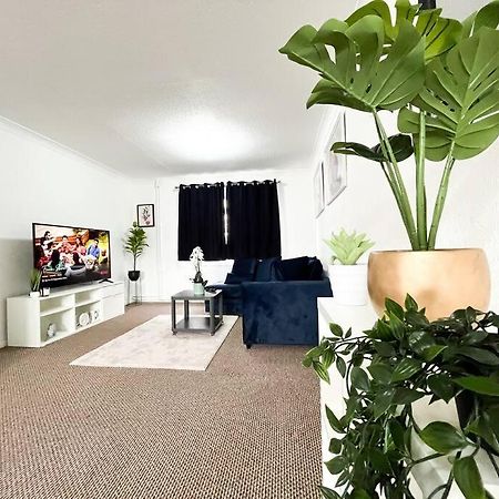 3 Bedroom House With Free Parking Chatham  Exteriér fotografie