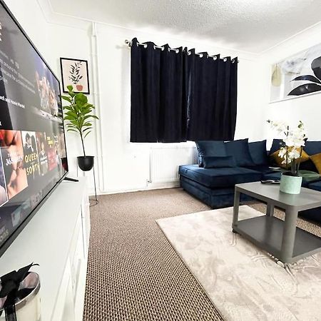 3 Bedroom House With Free Parking Chatham  Exteriér fotografie