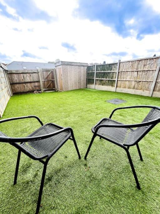 3 Bedroom House With Free Parking Chatham  Exteriér fotografie
