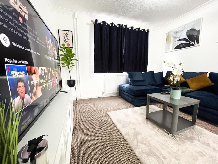 3 Bedroom House With Free Parking Chatham  Exteriér fotografie