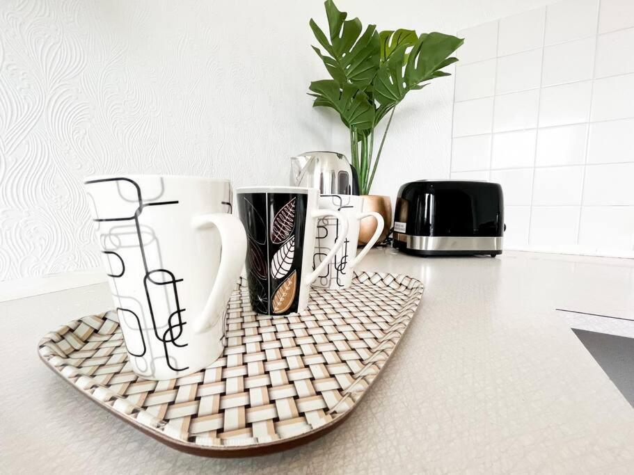 3 Bedroom House With Free Parking Chatham  Exteriér fotografie