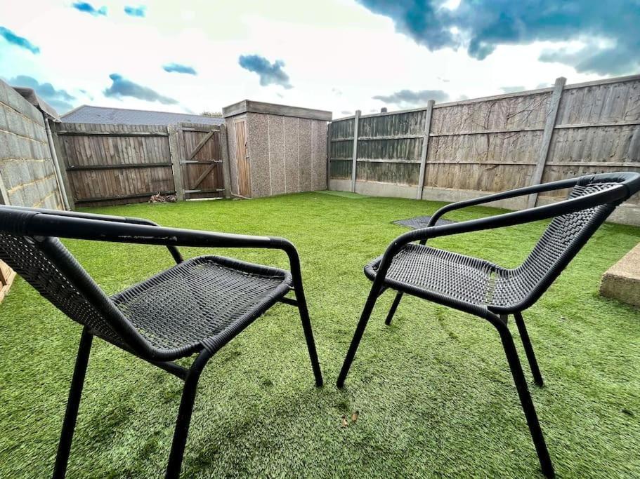3 Bedroom House With Free Parking Chatham  Exteriér fotografie